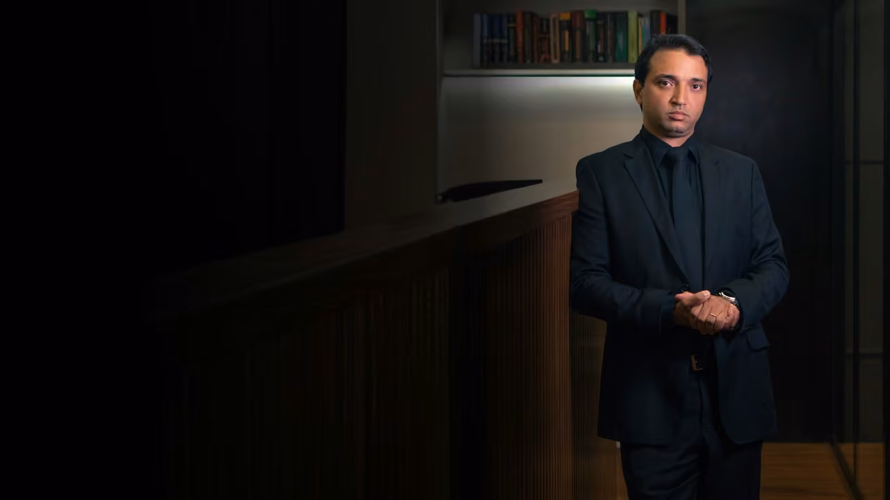 Dr. Diogo Emílio de Carvalho preparado para atendimento jurídico criminal em Goiânia